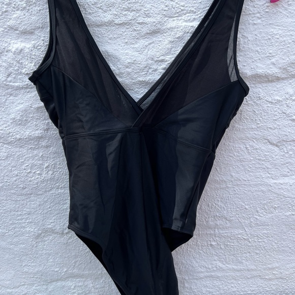 One Piece swimsuit - Picture 3 of 7